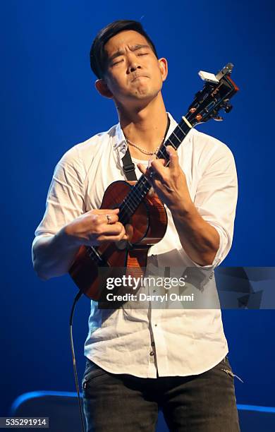 âUkulele virtuoso Jake Shimabukuro performs during the 39th Na Hoku Hanohano Awards at Hawaii Convention Center on May 28, 2016 in Honolulu, Hawaii.