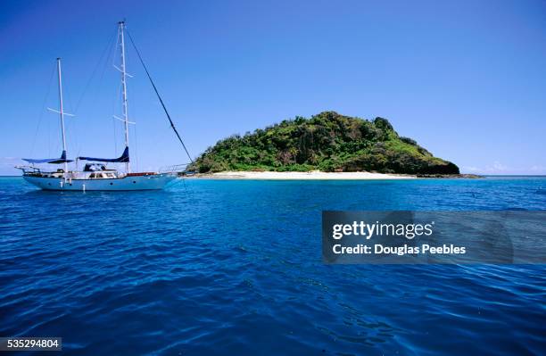 sailboat near mamanuca group island - fiji landscape stock pictures, royalty-free photos & images