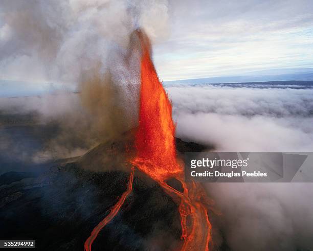 kilauea erupting - hawaii volcanoes national park bildbanksfoton och bilder