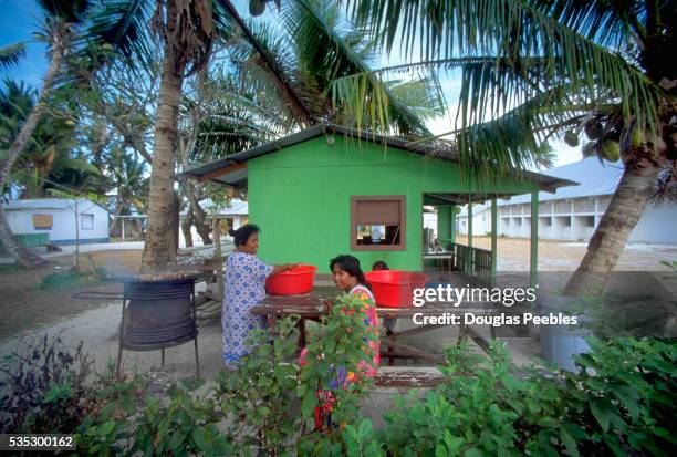 woman cooking on outdoor grill - micronesia stock pictures, royalty-free photos & images