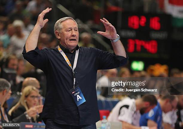 Headcoach Zvonimir Serdarusic of Paris gives instructions during the third place play-off at the EHF Final4 between Paris St.-Germain and THW Kiel on...