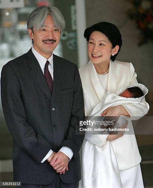 Japan's Princess Kiko and her husband Prince Akishino smile as they leave a Tokyo hospital with their newborn son, Prince Hisahito.