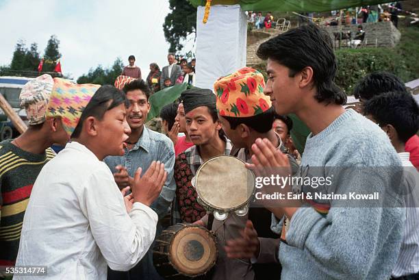 teens dancing and drumming for festival - bhai phonta stock pictures, royalty-free photos & images