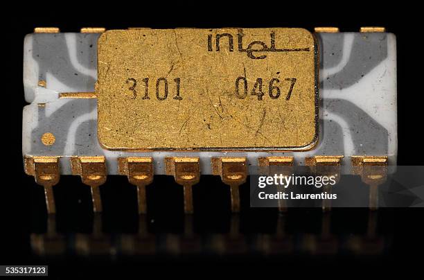 intel 3101 - intel´s first product - intel chip stock pictures, royalty-free photos & images