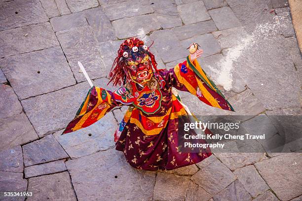 mask dancer at trongsa tsechu - trongsa district fotografías e imágenes de stock