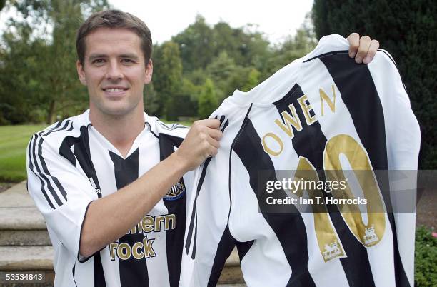 Michael Owen poses after signing for Newcastle United at his home on August 30, 2005 in North Wales.