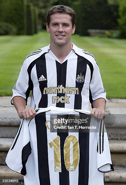 Michael Owen poses after signing for Newcastle United at his home on August 30, 2005 in North Wales.