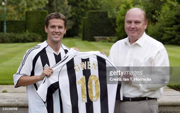 Michael Owen poses with chairman Freddy Shepherd after signing for Newcastle United at his home on August 30, 2005 in North Wales.