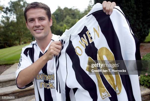 Michael Owen poses after signing for Newcastle United at his home on August 30, 2005 in North Wales.