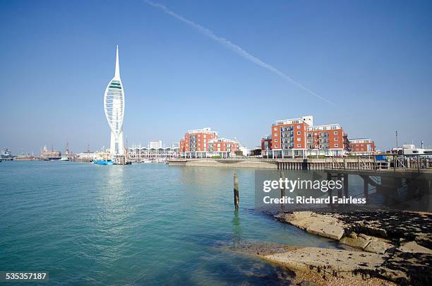 portsmouth harbour - torre spinnaker imagens e fotografias de stock