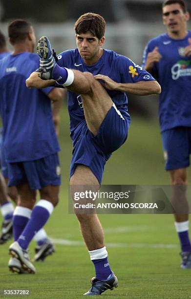 Brazilian footballer Juninho Pernambucano warms up before a training session 30 August, 2005 in Teresopolis, 150Km north of Rio de Janeiro, Brazil....