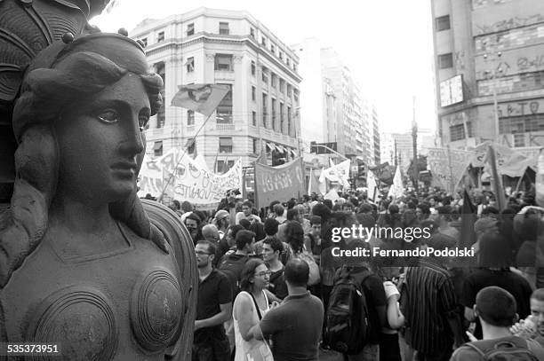 demonstrators - public transport protest in sao paulo stock pictures, royalty-free photos & images