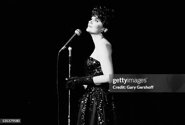 Linda R 1,949 Linda Ronstadt Photos & High Res Pictures - Getty Images