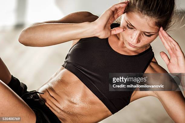 sit - ups - women working out gym stock pictures, royalty-free photos & images