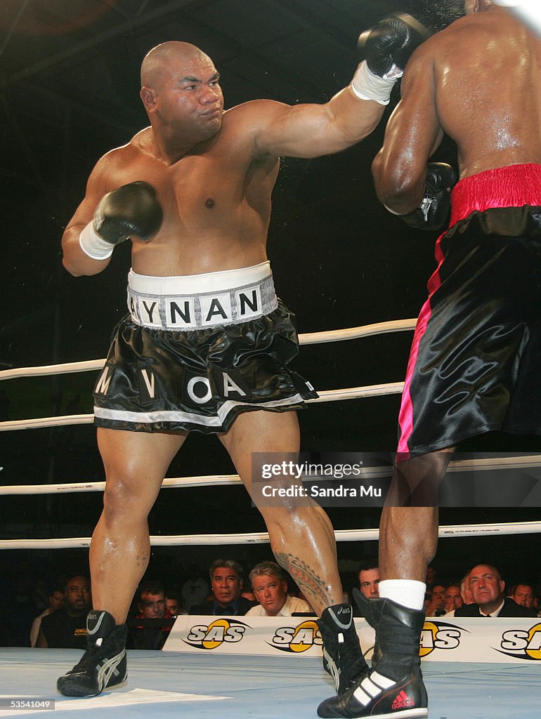 David Tua Throws A Left Hook During His Tko Winning Fight In The News Photo Getty Images David Tua Throws A Left Hook During His Tko Winning Fight In The News Photo Getty Images