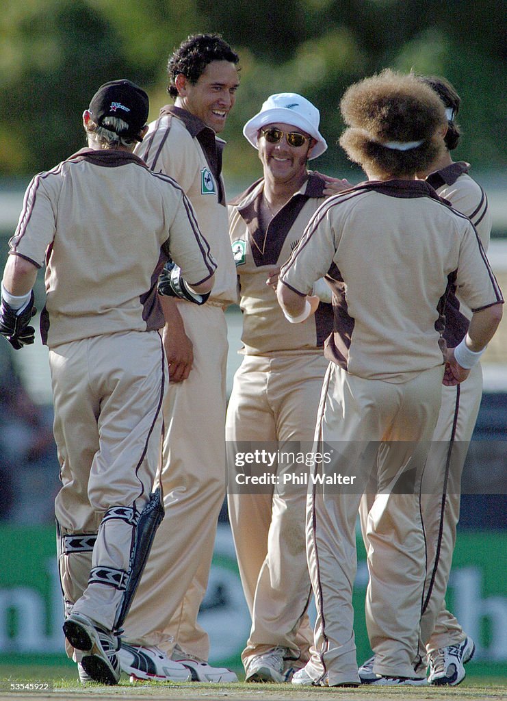 Black Caps Darryl Tuffey Celebrates With Craig Mcm