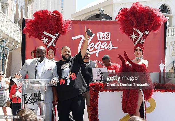 Councilman Ricki Barlow, DJ Khaled, Las Vegas showgirls Jennifer Aurty and Porsha Revesz during the ceremony presenting DJ Khaled a key to the Las...