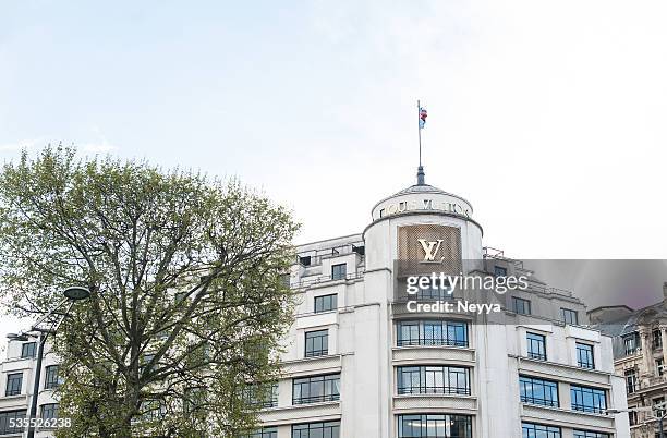 Shopping At Louis Vuitton In Paris Stock Photo - Download Image Now - 2015,  Avenue des Champs-Elysees, Flagship Store - iStock