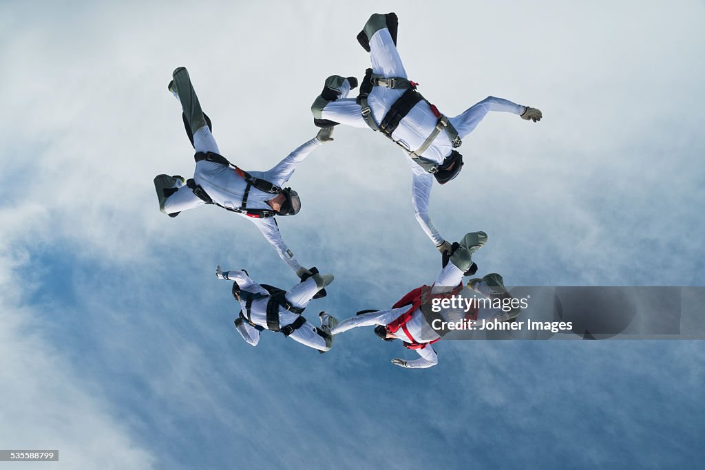 Skydivers in air