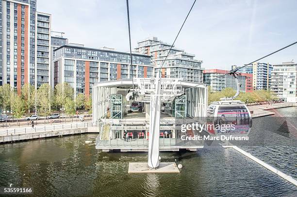 aerial view of emirates greenwich peninsula cable car - peninsula stock pictures, royalty-free photos & images