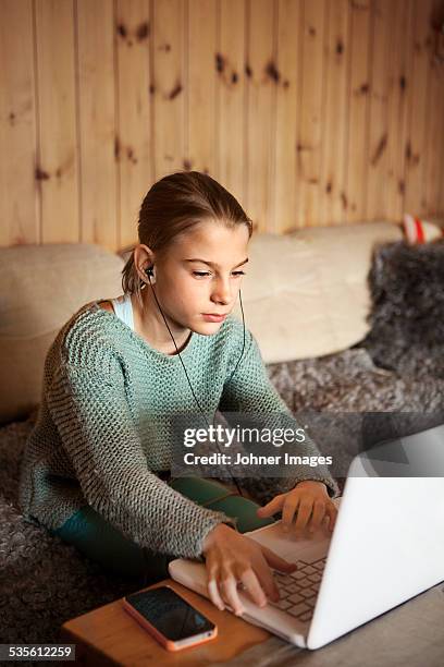 teenage girl using laptop - browsing the internet stock pictures, royalty-free photos & images