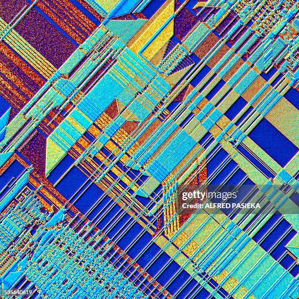 microchip, light micrograph - micrografía electrónica escaneadora fotografías e imágenes de stock