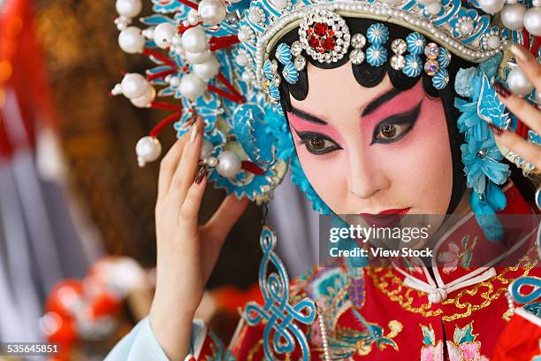 close-up of actress - beijing opera stock-fotos und bilder