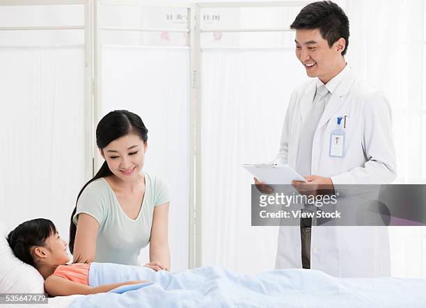 doctor talking with girl patient - talent screening introduction stock-fotos und bilder