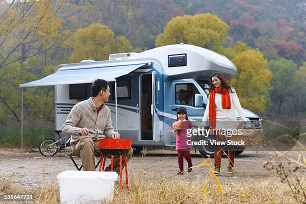 family with one child camping - asian mother and daughter pumpkin stockfoto's en -beelden