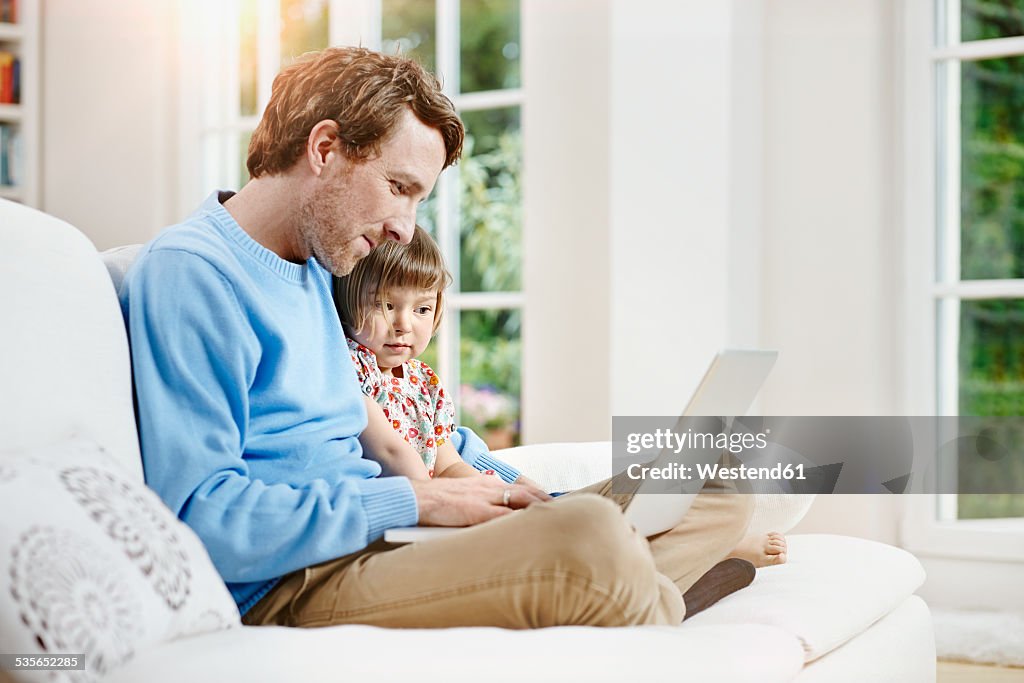 Germany, Hesse, Frankfurt, Father and daughter using laptop