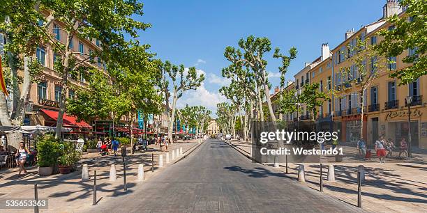 france, provence, aix-en-provence, view to avenue cours mirabeau - aix en provence stock-fotos und bilder