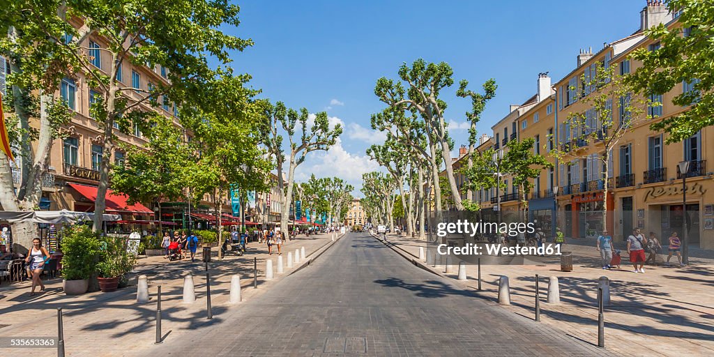 France, Provence, Aix-en-Provence, view to avenue Cours Mirabeau