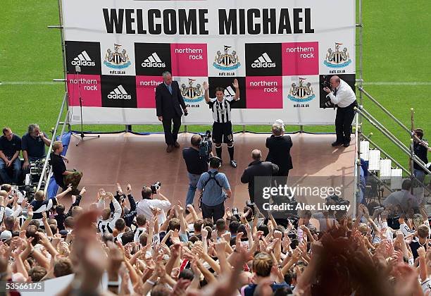 Newcastle United's new signing, Michael Owen, is introduced to the fans at St James' Park on August 31, 2005 in Newcastle, England.