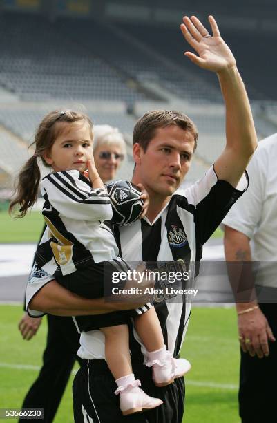 Newcastle United's new signing Michael Owen holds his daughter, Gemma, as he is introduced to the fans at St James' Park on August 31, 2005 in...