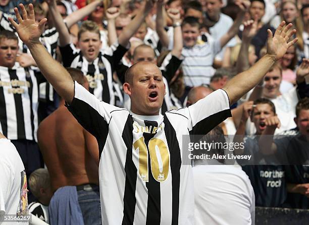 Newcastle United fans welcome new signing Michael Owen to St James' Park on August 31, 2005 in Newcastle, England.