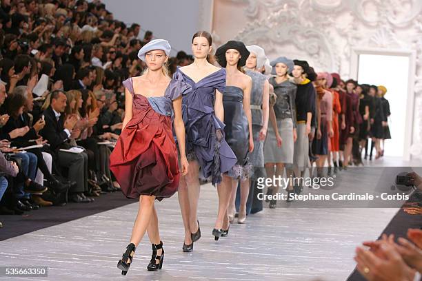 800 Paris Fashion Week Fall Winter 2007 Louis Vuitton Runway Stock