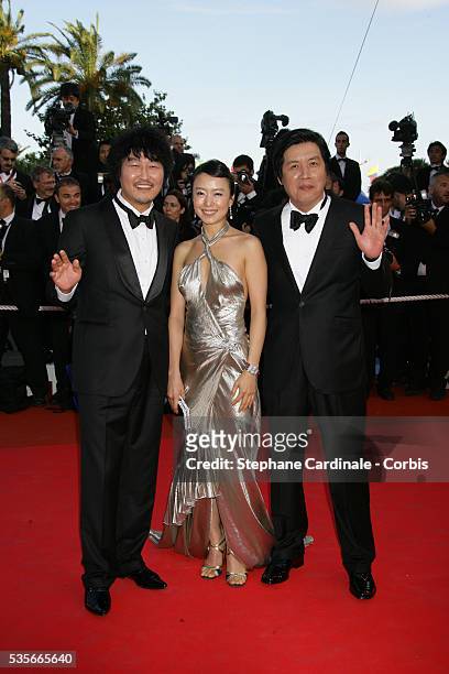 South Korean actors Song Kang-ho and Jeon Do-yeon and South Korean director Lee Chang-dong arrive at the premiere of "L'Age Des Tenebres" during the...