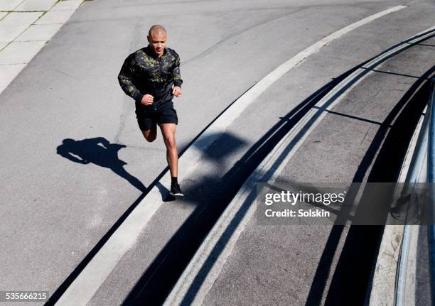 man running outside in urban environment - boy in da corner live stock-fotos und bilder