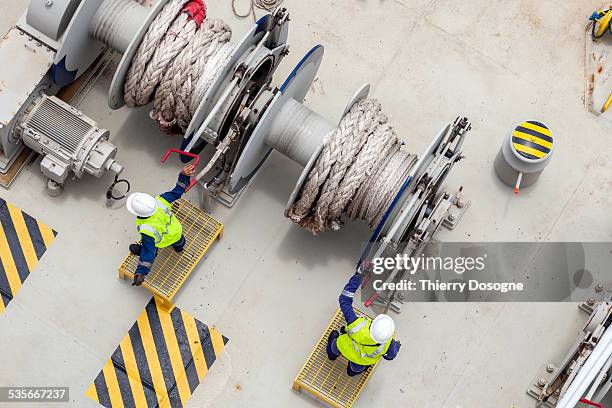 workers on container ship - docker stock pictures, royalty-free photos & images