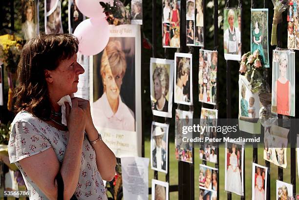 8th anniversary of death of diana princess of wales - remembering princess diana stock-fotos und bilder