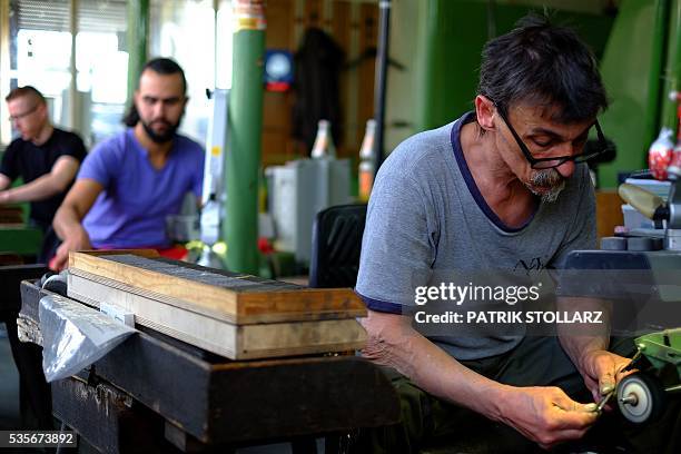 Machining Razorblade 65 Razorblade Stock Photos, High-Res Pictures, and Images - Getty Images