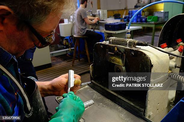 Machining Razorblade 61 Razorblade Stock Photos, High-Res Pictures, and Images - Getty Images