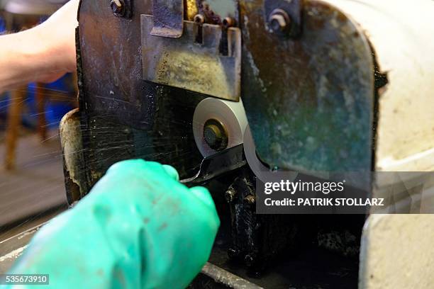 Machining Razorblade 65 Razorblade Stock Photos, High-Res Pictures, and Images - Getty Images