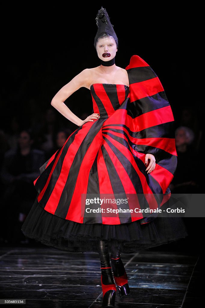 France - "Alexander McQueen" Ready to Wear Collection - Fall/Winter 2009/2010 - Paris Fashion Week