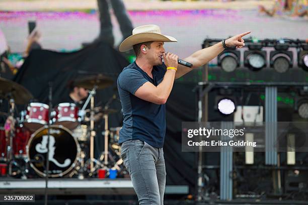 Dustin Lynch performs at LSU Tiger Stadium on May 29, 2016 in Baton Rouge, Louisiana.