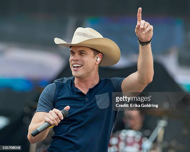 Dustin Lynch performs at LSU Tiger Stadium on May 29, 2016 in Baton Rouge, Louisiana.