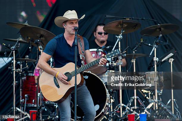Dustin Lynch performs at LSU Tiger Stadium on May 29, 2016 in Baton Rouge, Louisiana.