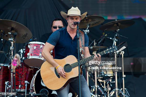 Dustin Lynch performs at LSU Tiger Stadium on May 29, 2016 in Baton Rouge, Louisiana.