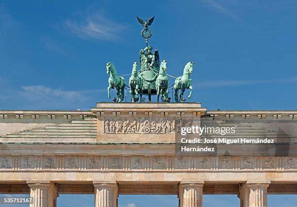 brandenburg gate, berlin, germany - berlín 個照片及圖片檔