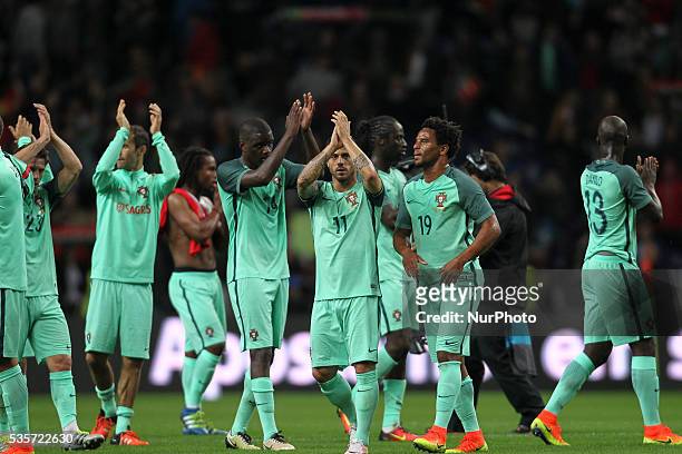 Portugals players celebrantes final game during a friendly football match Portugal vs Norway in Estádio do Dragão, Porto, Portugal, on May 28, 2016